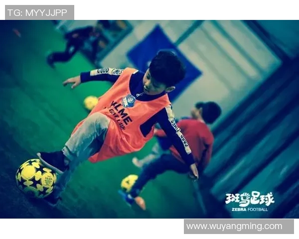 足球明星在绿茵场上浪漫求婚感动全场粉丝见证爱的宣言